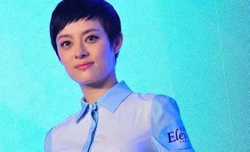 孙俪随手帮宋祖儿拢头发 三秒钟动图全网嗑了三天