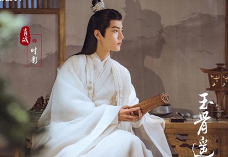 肖战5月21日飞澳门了,机场那身黑被说显腿长,但最近澳门很热啊