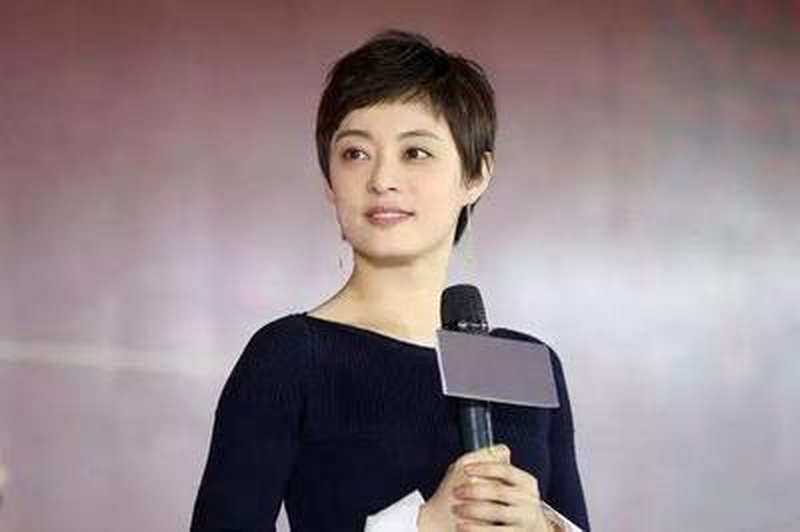 孙俪随手帮宋祖儿拢头发 三秒钟动图全网嗑了三天
