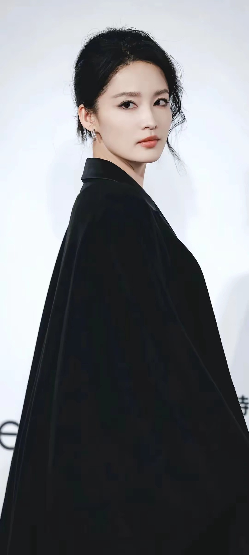 李沁受访剖白新角色心路 十七NG自曝险崩溃